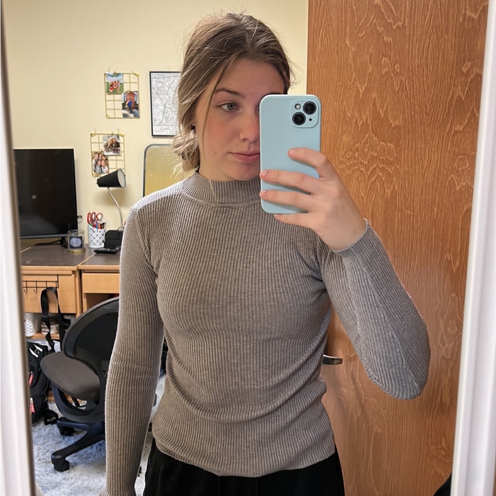 Grey mock neck- long sleeve